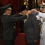 Panglima TNI Sematkan Bintang Yudha Dharma Utama kepada Menhan RI Sjafrie Sjamsoeddin