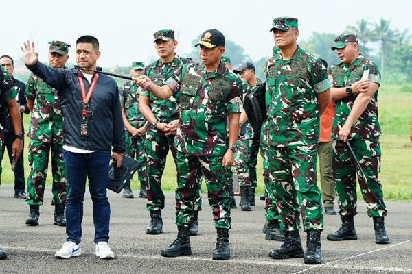 Jelang Upacara Tradisi Kehormatan Militer, Panglima TNI Mengecek Kesiapan di Batujajar