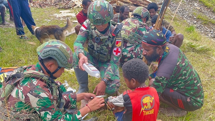 Sehat dan Ceria, Satgas Yonif 715Mtl Layani Warga Masyarakat dengan Hati