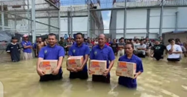 Karutan Labuhan Deli Dampingi Kakanwil Ditjenpas Sumut Berikan Bantuan Logistik untuk WBP Lapas Narkotika yang Terdampak